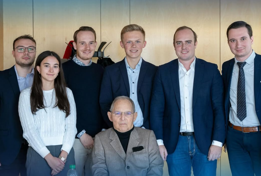 Mitglieder der Jungen Union Ortenau mit Wolfgang Schäuble